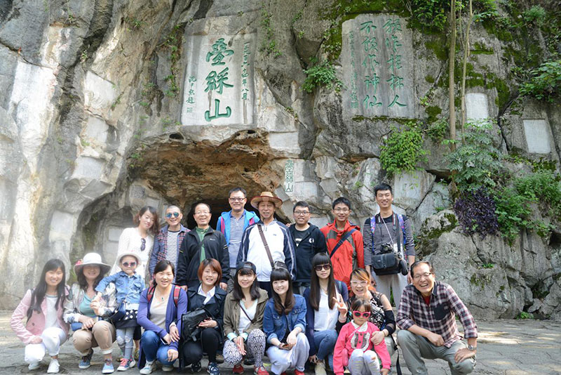 我公司组织员工前往桂林旅游合影
